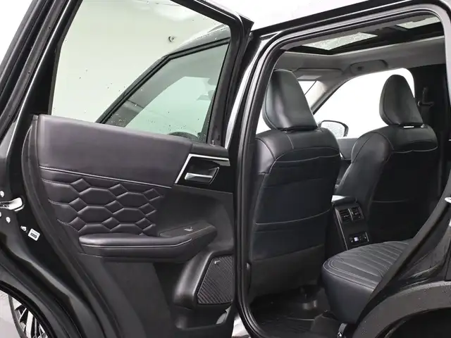 2025 Mitsubishi Outlander SEL SUNROOF, NAVIGATION, HEATED AND VE - Photo 21