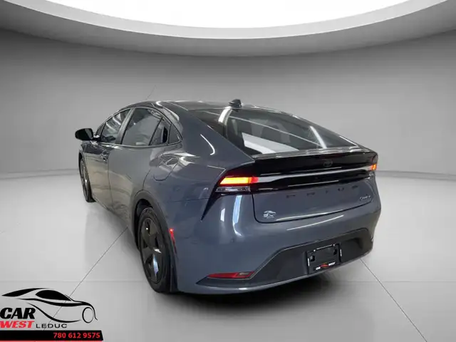 Toyota Prius Plug-In Hybrid SE 2025 - Photo 5