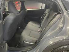 Toyota Prius Plug-In Hybrid SE 2025 - Photo 10