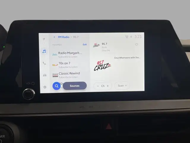 Toyota Prius Plug-In Hybrid SE 2025 - Photo 18