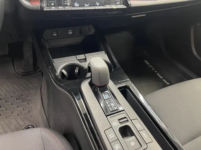 Toyota Prius Plug-In Hybrid SE 2025 - Photo 19