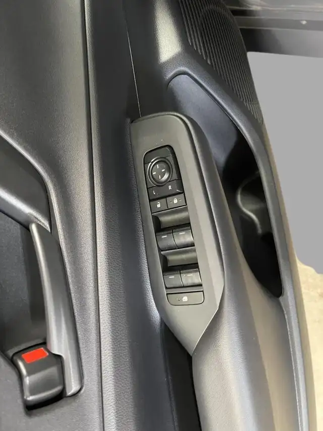 Toyota Prius Plug-In Hybrid SE 2025 - Photo 22