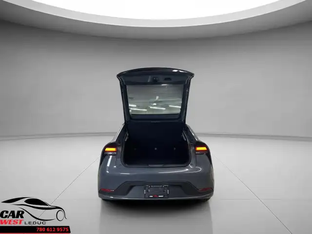 Toyota Prius Plug-In Hybrid SE 2025 - Photo 23