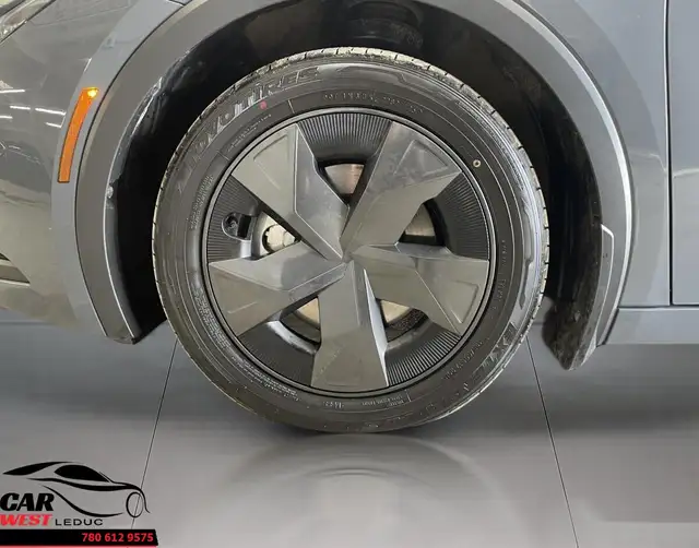 Toyota Prius Plug-In Hybrid SE 2025 - Photo 25