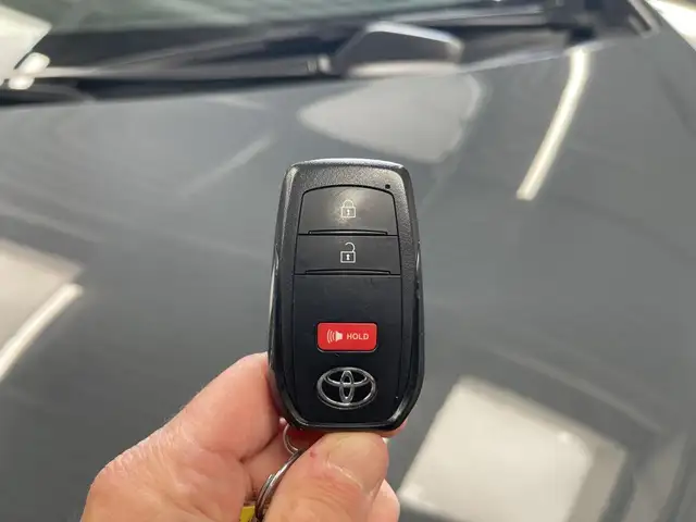 Toyota Prius Plug-In Hybrid SE 2025 - Photo 26