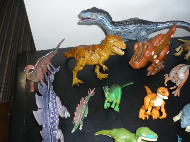 45 Dinosaur Figurines Various Sizes and Types Good Condition $20 - Photo 3