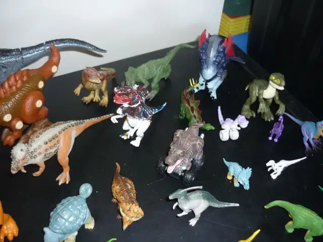 45 Dinosaur Figurines Various Sizes and Types Good Condition $20 - Photo 5