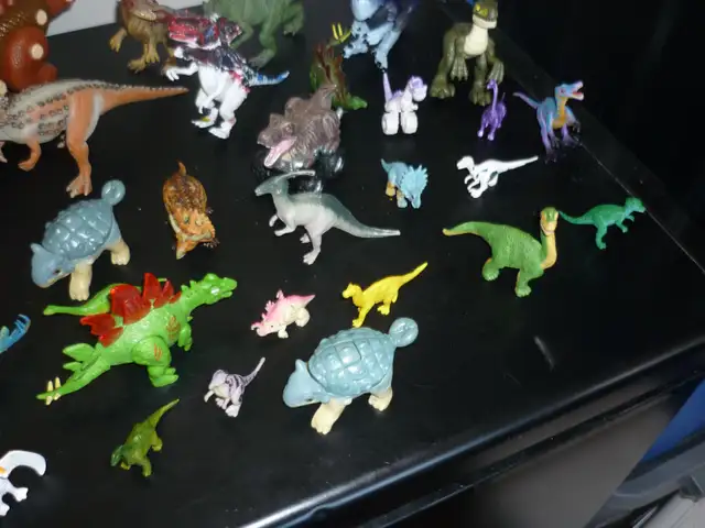 45 Dinosaur Figurines Various Sizes and Types Good Condition $20 - Photo 6
