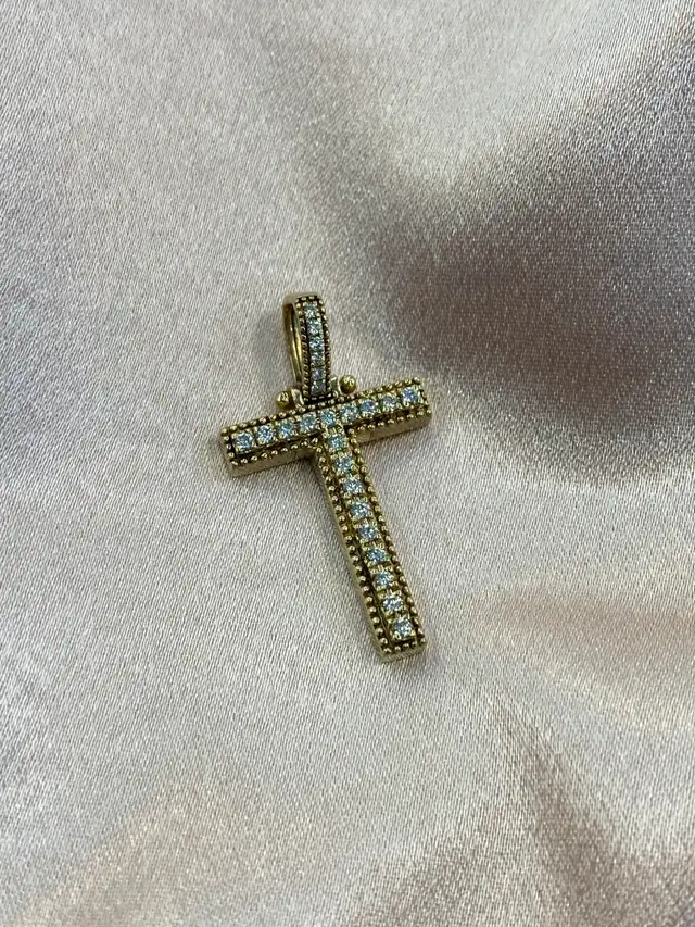 10K Gold & Diamond Cross Pendant - Photo 2