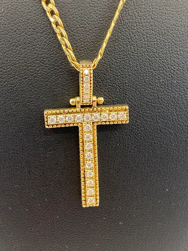 10K Gold & Diamond Cross Pendant - Photo 3