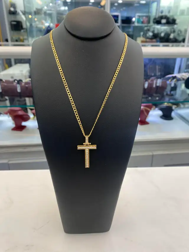 10K Gold & Diamond Cross Pendant - Photo 4