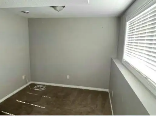 3 Bedroom 2 Bath Detached House - Photo 4