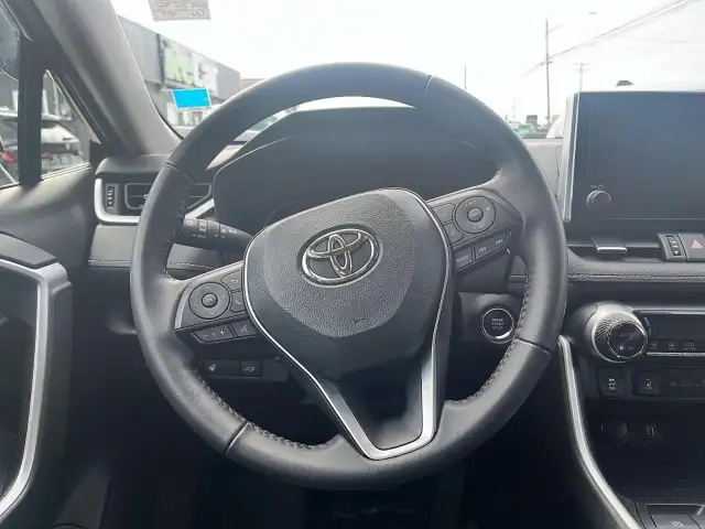 2023 Toyota RAV4 XLE XLE | Premium | Leather | Sunroof - Photo 15