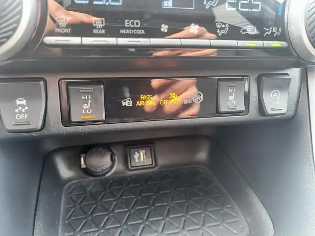 2023 Toyota RAV4 XLE XLE | Premium | Leather | Sunroof - Photo 22