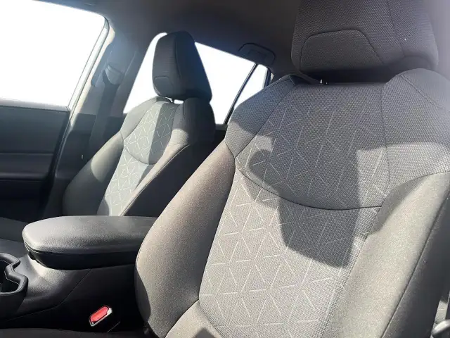 2025 Toyota RAV4 LE LE | Adaptive Cruise | Blind Spot - Photo 8