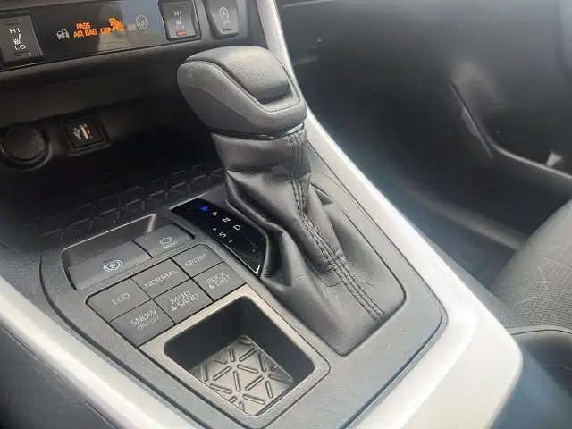 2025 Toyota RAV4 LE LE | Adaptive Cruise | Blind Spot - Photo 15