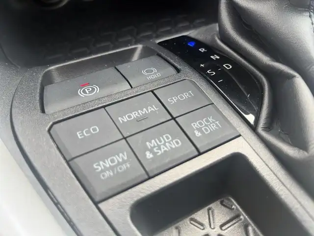 2025 Toyota RAV4 LE LE | Adaptive Cruise | Blind Spot - Photo 16