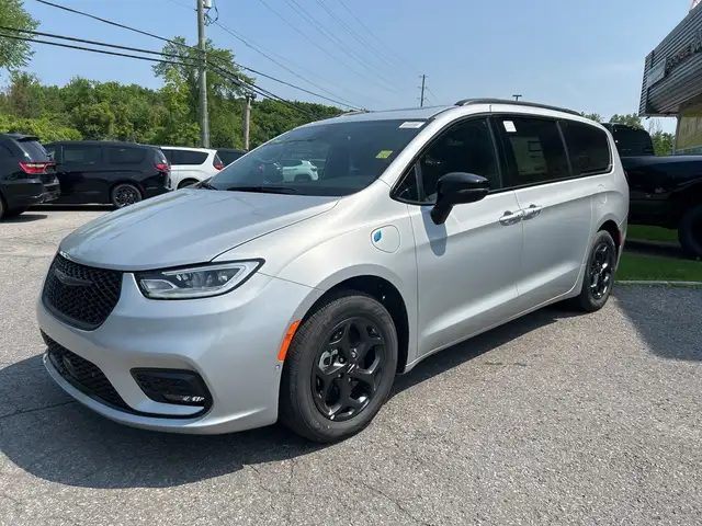 2024 Chrysler Pacifica Hybrid S Trim Hybrid - Photo 3