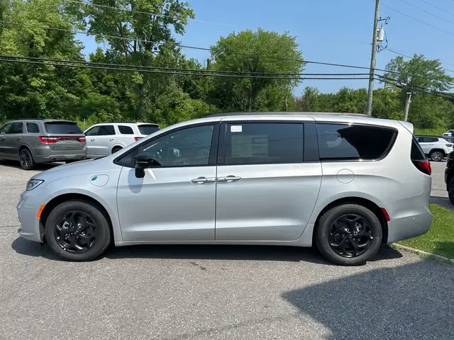 2024 Chrysler Pacifica Hybrid S Trim Hybrid - Photo 4