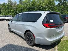 2024 Chrysler Pacifica Hybrid S Trim Hybrid - Photo 5