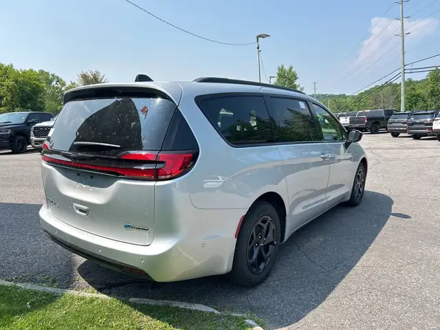 2024 Chrysler Pacifica Hybrid S Trim Hybrid - Photo 9