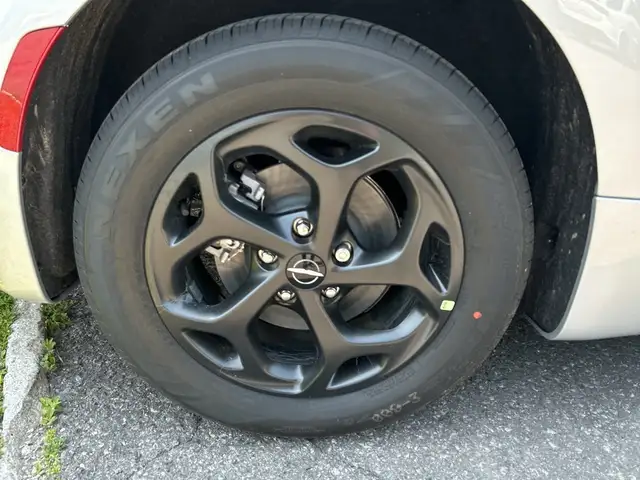 2024 Chrysler Pacifica Hybrid S Trim Hybrid - Photo 11