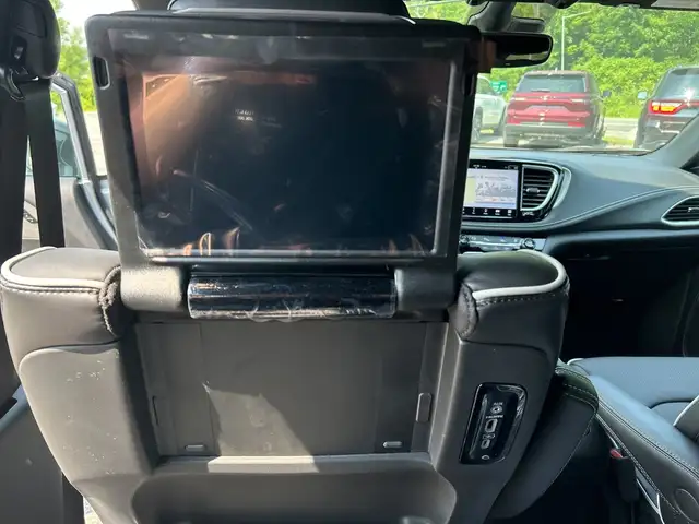 2024 Chrysler Pacifica Hybrid S Trim Hybrid - Photo 16