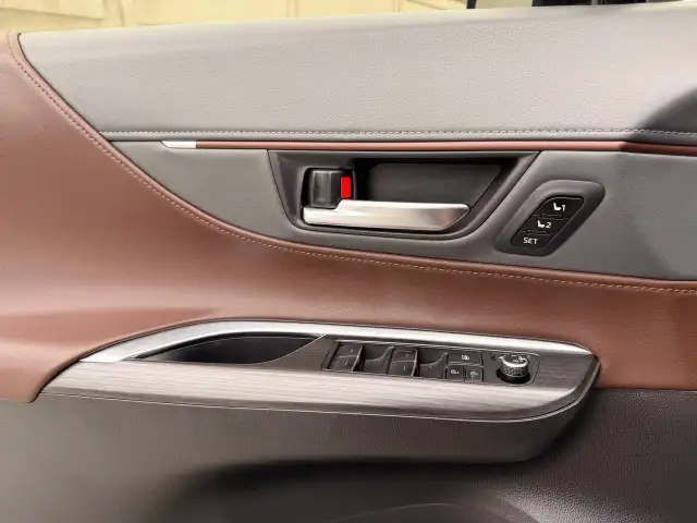 2022 Toyota Venza LIMITED AWD ,NAVIGATION, PANORAMIC ROOF, LEATH - Photo 16