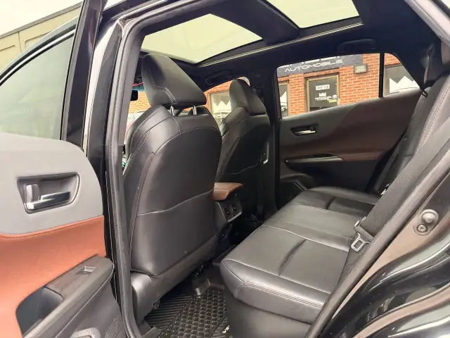 2022 Toyota Venza LIMITED AWD ,NAVIGATION, PANORAMIC ROOF, LEATH - Photo 18