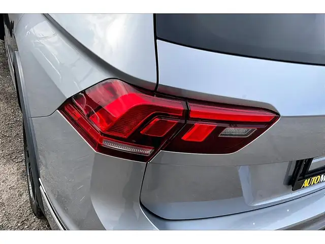 2022 Volkswagen Tiguan AWD | R-LINE | LEATHER | PANORAMIC SUNROO - Photo 9