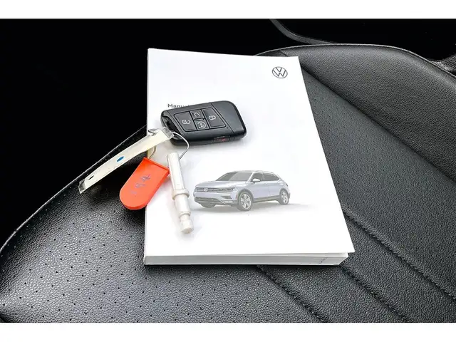 2022 Volkswagen Tiguan AWD | R-LINE | LEATHER | PANORAMIC SUNROO - Photo 39