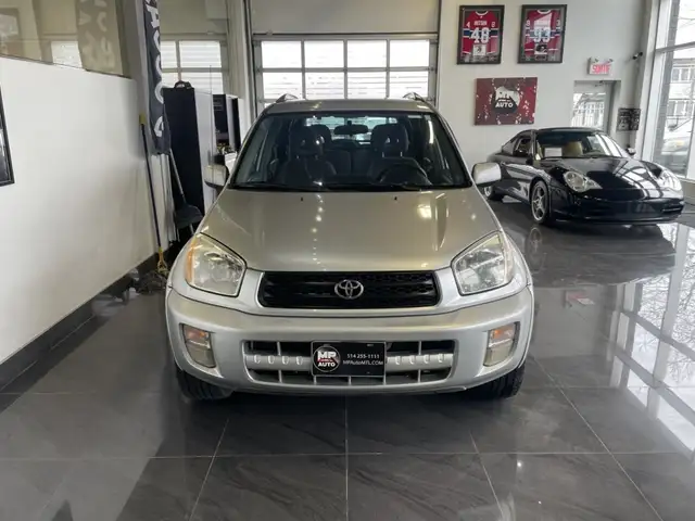2002 Toyota RAV4 - Photo 2