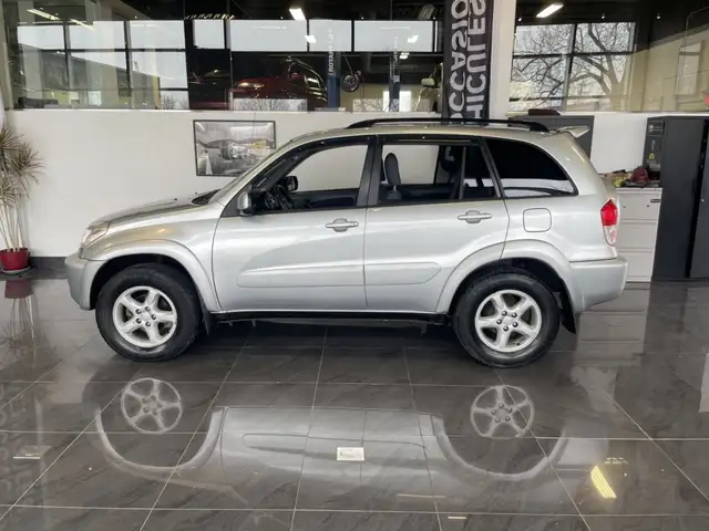 2002 Toyota RAV4 - Photo 4