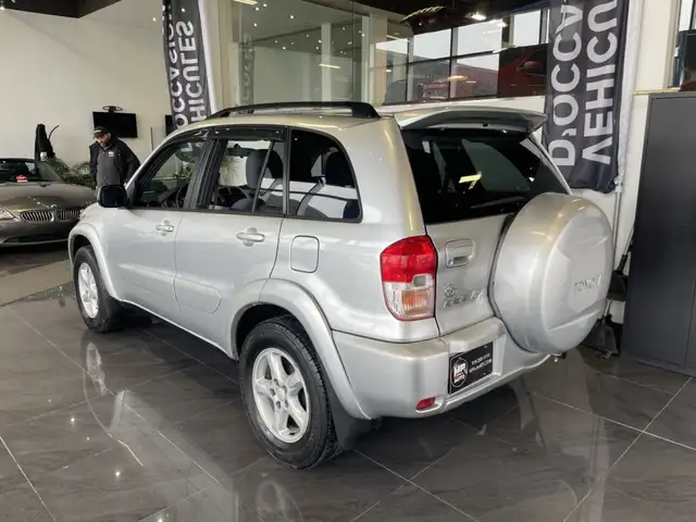 2002 Toyota RAV4 - Photo 5