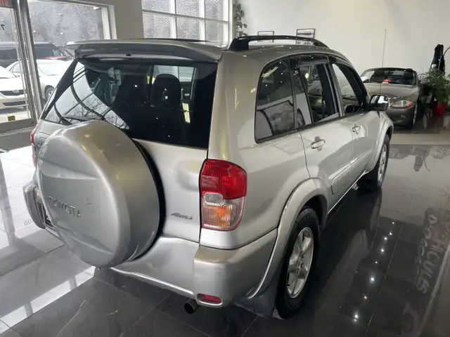 2002 Toyota RAV4 - Photo 7