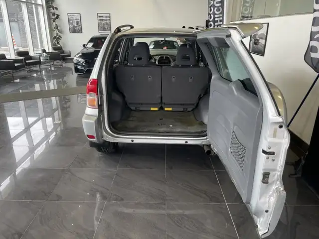 2002 Toyota RAV4 - Photo 8