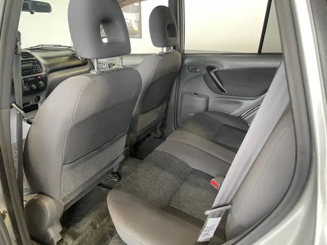 2002 Toyota RAV4 - Photo 10