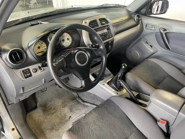 2002 Toyota RAV4 - Photo 11