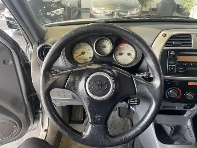 2002 Toyota RAV4 - Photo 13