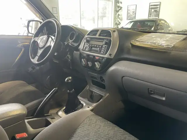 2002 Toyota RAV4 - Photo 23