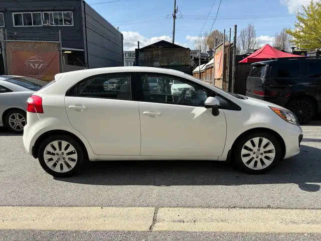 2013 Kia Rio EX 4dr Hatchback (1.6L 4cyl 6A) - Photo 4