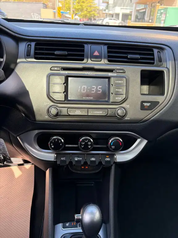 2013 Kia Rio EX 4dr Hatchback (1.6L 4cyl 6A) - Photo 17