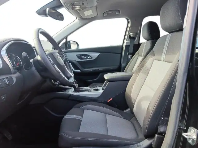 2025 Chevrolet Blazer LT | 2LT | Save $15,701 vs New - Photo 13