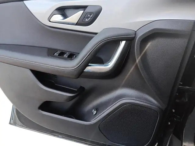 2025 Chevrolet Blazer LT | 2LT | Save $15,701 vs New - Photo 17