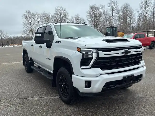 2024 Chevrolet Silverado 2500HD LT Crew 4X4 | Diesel | Z71
