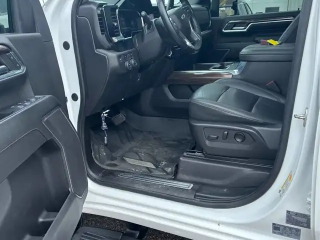 2024 Chevrolet Silverado 2500HD LT Crew 4X4 | Diesel | Z71 - Photo 3