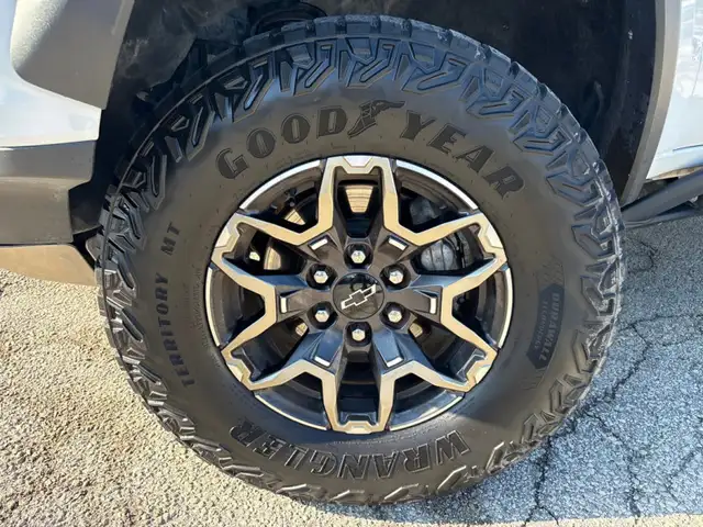 2024 Chevrolet Colorado 4WD ZR2 - Photo 2