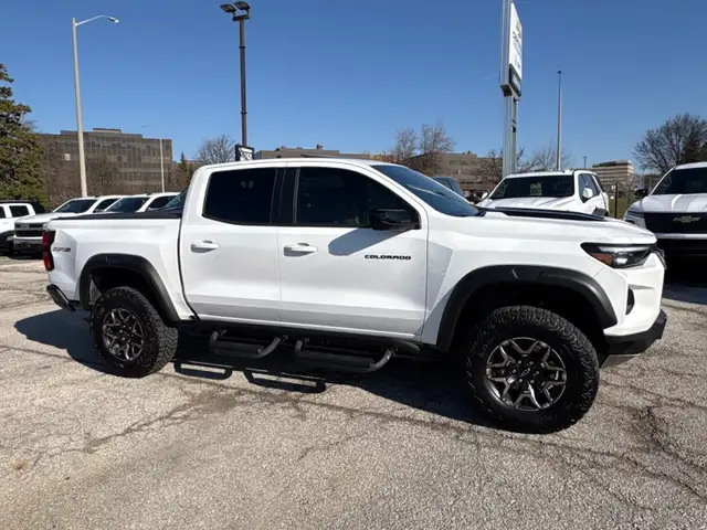 2024 Chevrolet Colorado 4WD ZR2 - Photo 11