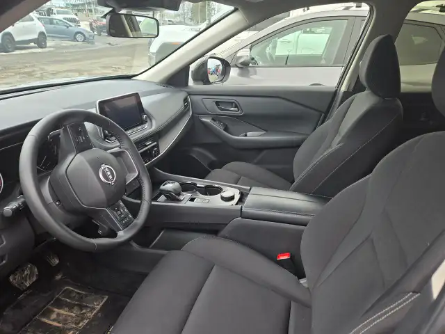 2025 Nissan Rogue - Photo 8