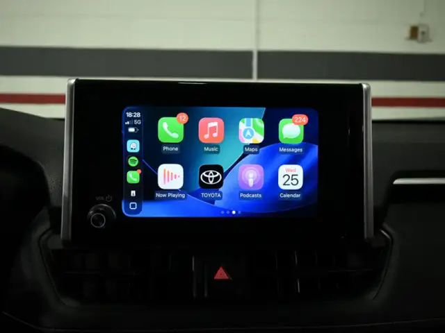 2024 Toyota RAV4 LE No Accident Radar Cruise Lane Assist Blind S - Photo 17